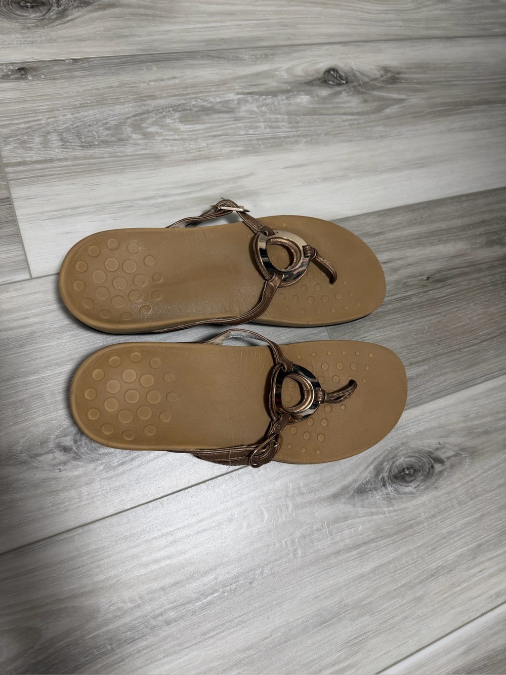 Vionic Bronze-Tan Ring Toe-Post Sandals SZ 8